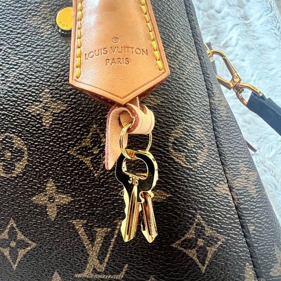 Authentic Louis Vuitton Montaigne MM MNG M41056 - Picture 7 of 10